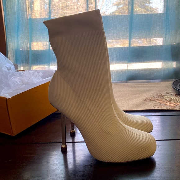 Chase & Chloe cream white sock ankle boot - Picture 2 of 8